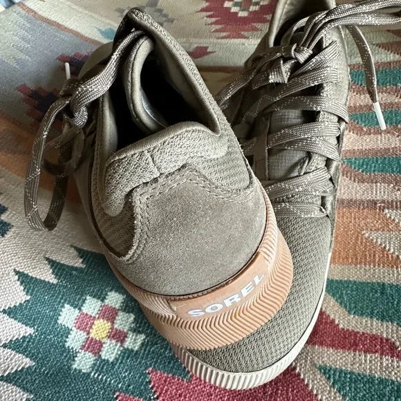 EUC, like new! Sorel women’s waterproof sneakers, size 9, Sage green - Picture 4 of 9